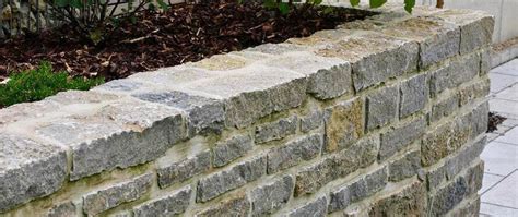 Stein auf stein ist energieeffizientes bauen und beginnt schon beim fundament: Natursteinmauer/Gartenmauer selber bauen & Steine verfugen ...