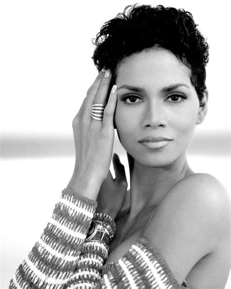 Pin By Buen Hijo On Hair And Natural Beauty Halle Berry Halle Berry Style Halle