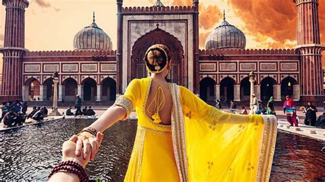 Adorable Couple Documents Their Travels In India In Breathtaking Photo
