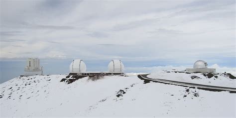Even Hawaiis Mauna Kea Is Covered In Snow Aka Winter May Never End