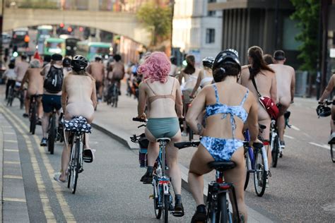 In Pictures Dozens Take Part In Naked Bike Ride Around Manchester Manchester Evening News