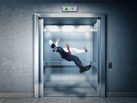 اگر آسانسور سقوط کرد چه کنیم؟ نکات ایمنی به هنگام سقوط آسانسور