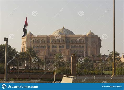 Fachada Del Palacio De Los Emiratos En Abu Dhabi Foto De Archivo