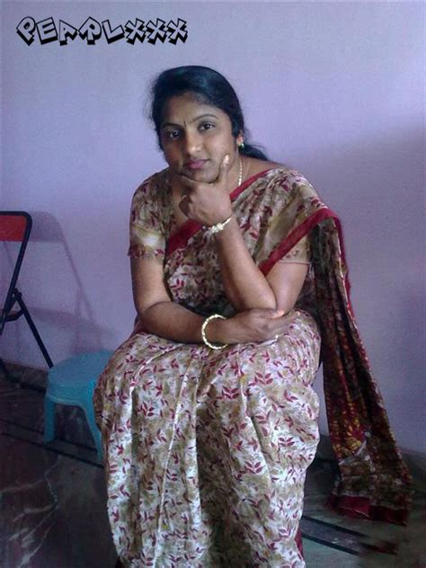 Tamil Aunty In Her Saree Very Hot Photos Latest Tamil Actress Telugu Actress Movies Actor