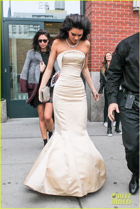 Kendall Jenner Cant Sit In Her Tight Dress At Met Ball 2014 Photo