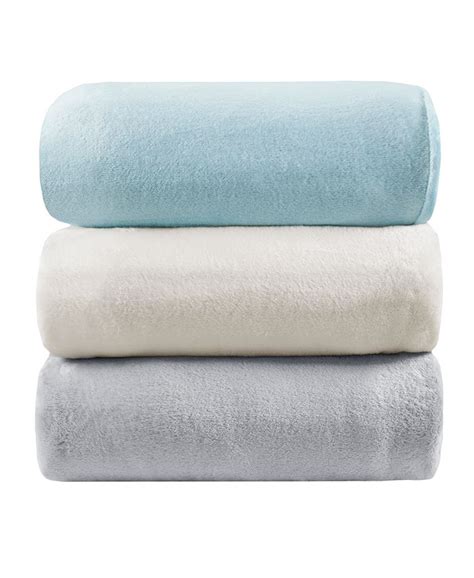 The sleep philosophy plush weighted blanket creates a feeling of being held or hugged to make you feel secure and relaxed. Sleep Philosophy Premium Soft 60" x 70" 18lbs Plush ...