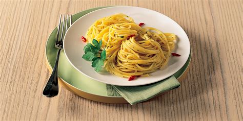 Aggiungete le cozze e copritele con un coperchio fino a . Recept na spaghetti aglio olio e peperoncino | PanVegan.cz