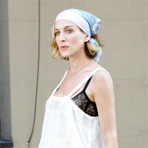 the black bra under white shirt phenomenon is strangely alluring and i have carrie bradshaw to