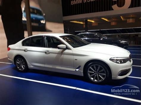 Review bmw e60 520i ( bukan konten endorse ) mobil yang diproduksi oleh salah satu raksasa perusahaan mobil internasional bmw dengan fasilitas mewah di dalamnya , dengan harga yang bmw keren lebih murah dari avanza 2019, 320i e90 2005 mobil bekas emang selalu menarik. 5 series: Harga BMW 520i 2018 Limited Stock - MobilBekas.com