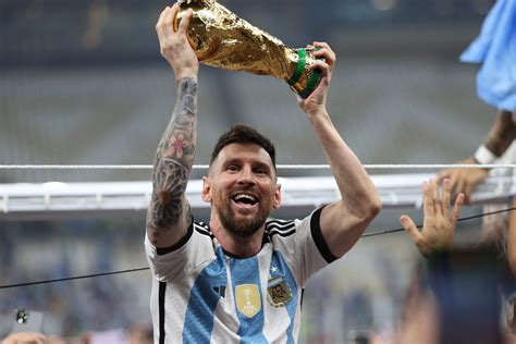 Messi Lifting The World Cup Wallpapers Wallpaper Cave