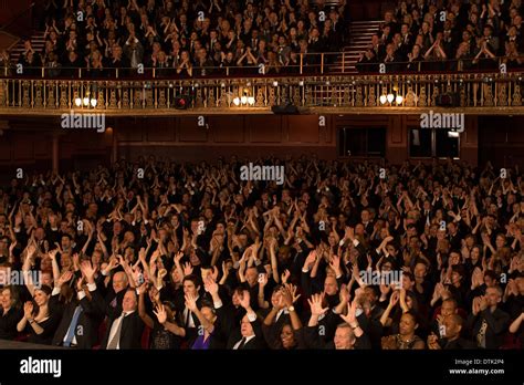 Applauding Audience High Resolution Stock Photography And Images Alamy