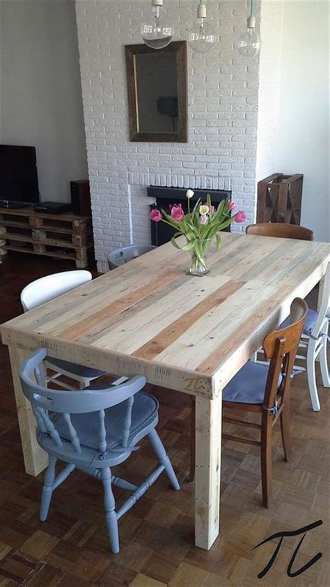 It's inspired by a pottery barn farmhouse table but only costs $100 to build. DIY Pallet Dining Table | Pallet Furniture DIY