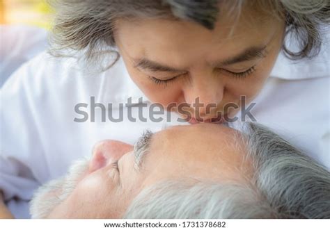 close senior wife kissing senior husband库存照片1731378682 shutterstock