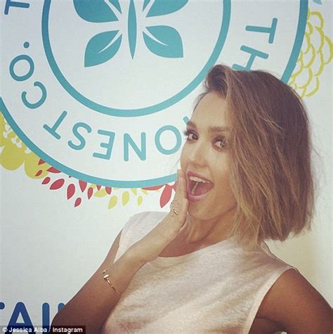Jessica Alba Debuts Short Bob Hairstyle Daily Mail Online