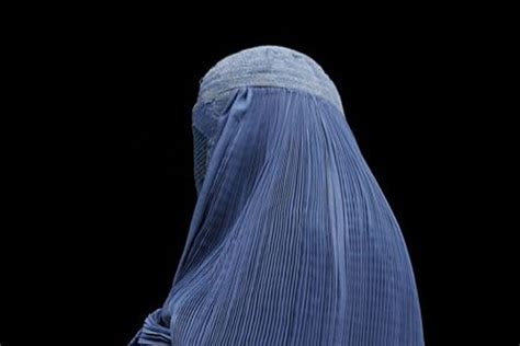 Why Jewish Women Are Wearing Burqas The Forward