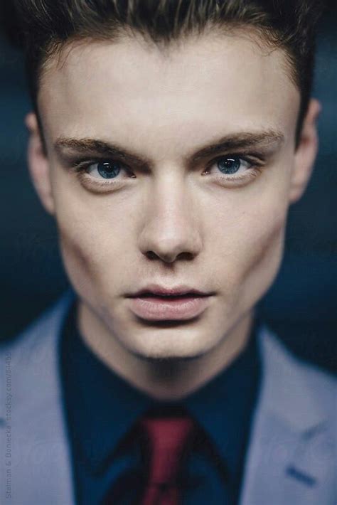 7 Matchless Hairstyles For High Cheekbones Men