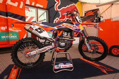 Ryan dungey is a well known competitive dirt bike rider who rose to fame in the motocross and supercross scene years ago. Ryan Dungey - 2014 Bikes of Supercross - Motocross ...