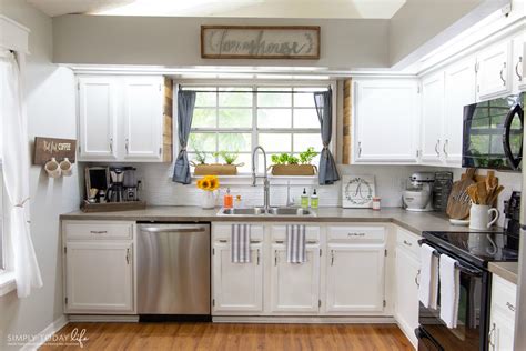 Calculating kitchen cabinet paint cost. Painting Kitchen Cabinets With Chalk Paint From Dixie ...