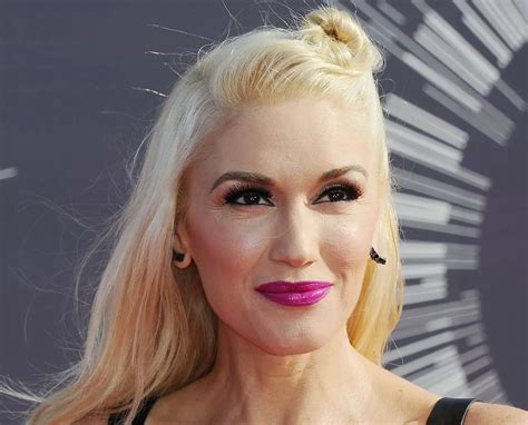 Gwen Stefani Breast Implants Plastic Surgery Before And After Celebie