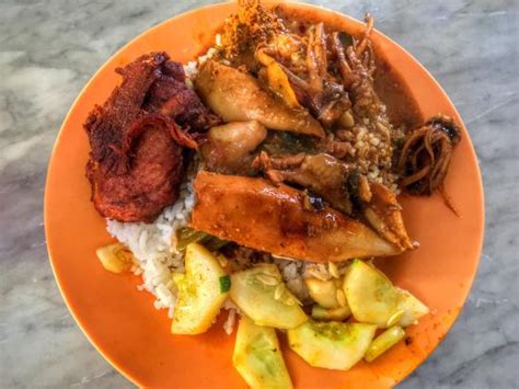Much like nasi kandar penang kok siong in puchong, ipoh's nasi ganja is operated in a chinese coffee shop. 14 Unique Malaysian Dishes From Every State You Have To ...