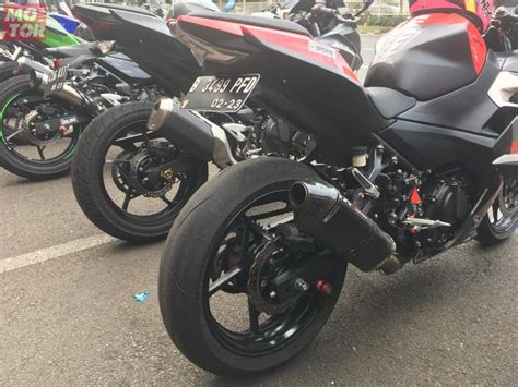 Jika vario sebelumnya hanya dibekali mesin 110cc dan 125cc, namun untuk vario terbaru ini dilengkapi dengan mesin 150cc. Ukuran Ban Maksimal Untuk Vario 150 / Ukuran Velg Dan Ban Honda Vario 150 Facelift 2018 Merek ...