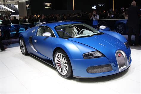 Bugatti Veyron Bleu Centenaire Célébration Colorée