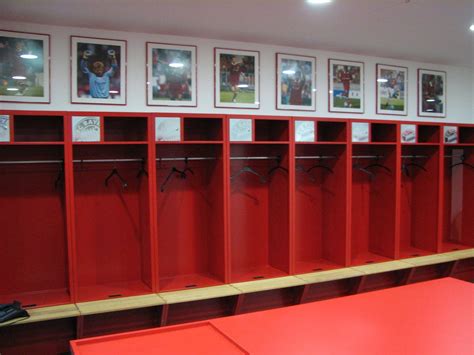 Логотип «allianz arena» на северной и южной сторонах фасада внутри стадиона: Стадион «Альянц Арена» - уникальный спортивный комплекс в ...