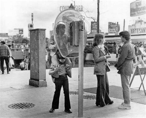 En Los Años 70s Alguien Dejo El Teléfono Publico Muy Alto Ciudad De