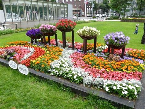 Check spelling or type a new query. 48 Best Small Yard Landscaping & Flower Garden Design ...