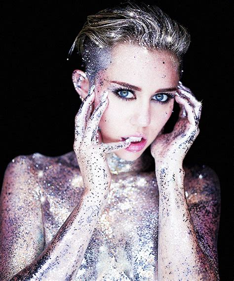 Pin By Ally Spiroff On People I Admire Miley Cyrus Glitter Photography Glitter Fashion