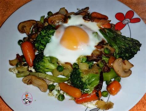 Cocinando con montse idea guardada 452 veces. VERDURAS SALTEADAS CON HUEVO AL HORNO - Recetas de Cocina