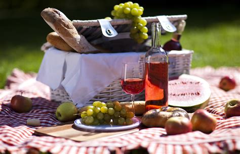 A Romantic Picnic For Two What To Cook What To Bring And What Not To