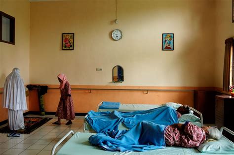 Shocking Photos Of Indonesias Mentally Ill Patients Show People