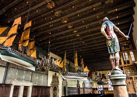 Underneath the town hall, there is the ratskeller: City Hall, Bremen, Germany - Travel Past 50