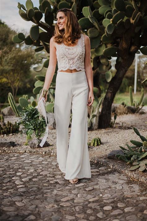La boda civil es un requisito muy importante para efectuar el matrimonia a continuación te damos los requisitos, la variación de los costos y las ubicaciones del registro civil en hermosillo. Novia con pantalón Sin categoría - Confesiones de una Boda
