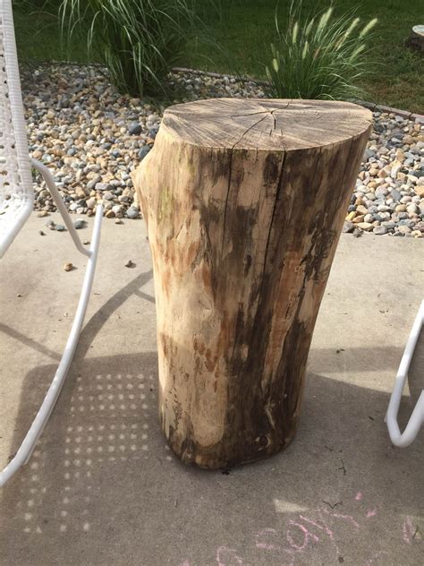 Diy Sunday Tree Stump Side Table The Dabbling Crafter