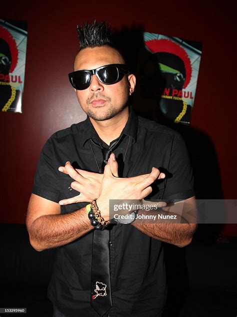 Sean Paul Poses Backstage At Sobs On October 2 2012 In New York News Photo Getty Images