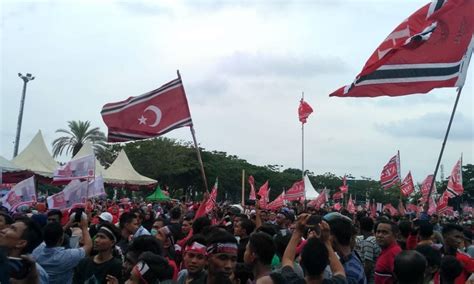 Bendera Bulan Bintang Berkibar Di Kampanye Partai Aceh Ini Kata