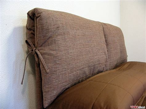 Il copri testiera o testa del letto, è leggermente imbottito. Copri testiera letto in tessuto - Mécanisme chasse d'eau wc