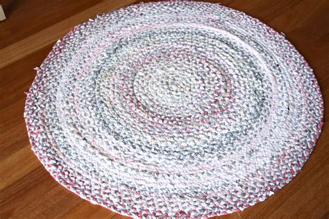 How To Make A Braided Rug From Fabric Scraps