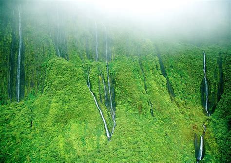 Top 10 Hawaiian Waterfalls Wondermondo
