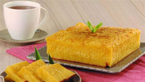 Eits, walaupun namanya bika ambon, tapi kue basah satu ini sebenarnya bukan berasal dari ambon, ya. Resep Kue Basah Bika Ambon | Raja Kue Basah Indonsia