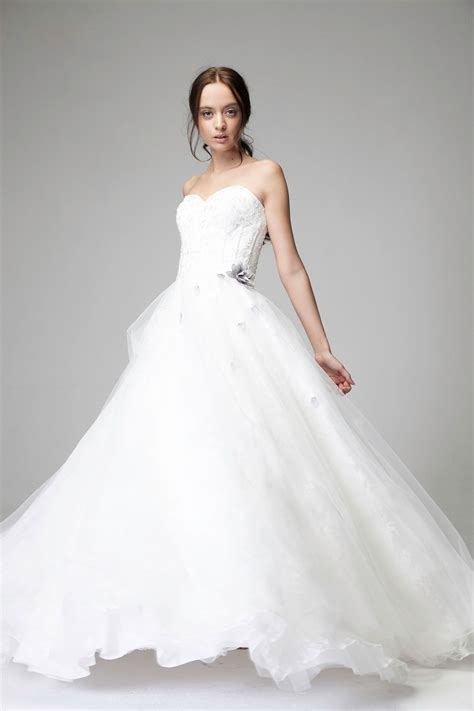 Ein wunderbares kleid für eine. Hochzeitskleid Farbe Elfenbein - Abendkleider & elegante ...