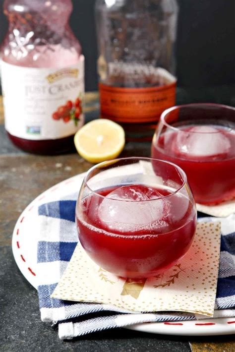 Wow,what a great idea for a christmas present! The Blizzard, a Cranberry Bourbon Cocktail