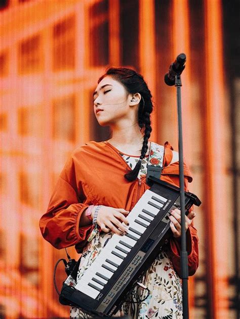 She is a graduate of singapore's nanyang academy of fine arts and london's royal college of music. Di Balik Tangisan Isyana Sarasvati Nyanyikan Lexicon di ...