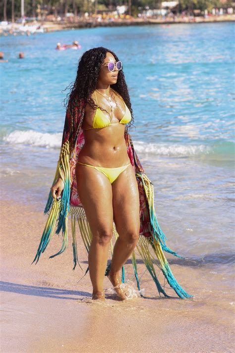 Ashanti Ashanti Shows Off Her Killer Bikini Body In Hawaii Bootymotiontv