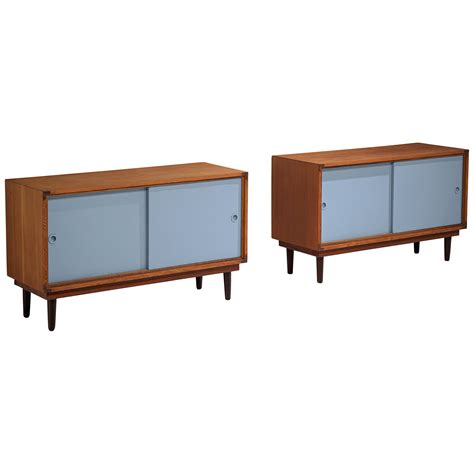 Danish Modern Rosewood Sideboard With 2 Sliding Doors And Bold Grain At