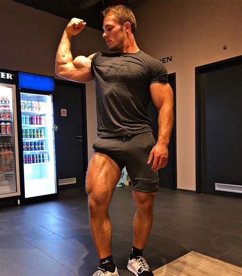 The Beauty Of Male Muscle Enzo