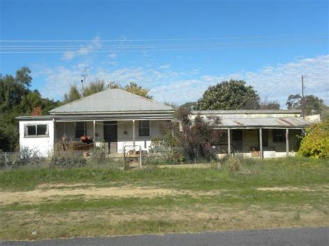20 Telegraph Road Young Nsw 2594 Au