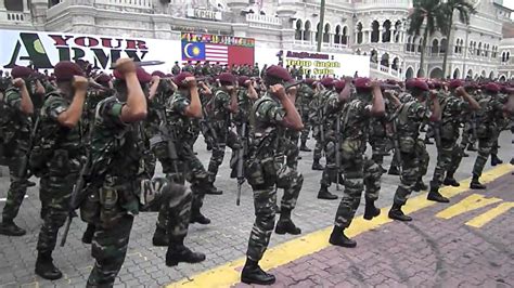 Bermula dengan perang dunia kedua, atm seterusnya berkhidmat ketika darurat bagi menghapuskan ancaman komunis. Perbarisan Tentera Darat Malaysia (TDM) 2011 (2) - YouTube